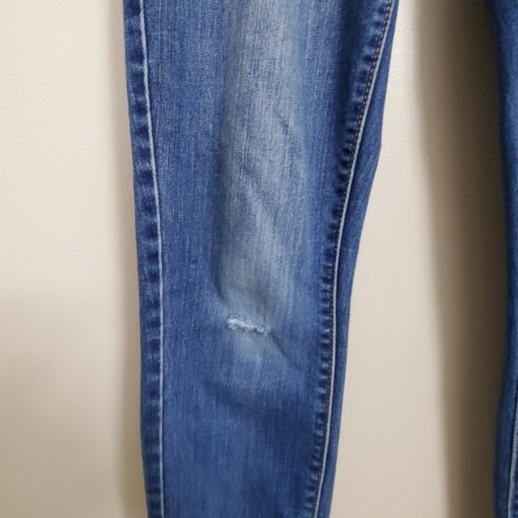 Distressed Universal Thread Mid Rise Jegging - Picture 12 of 12